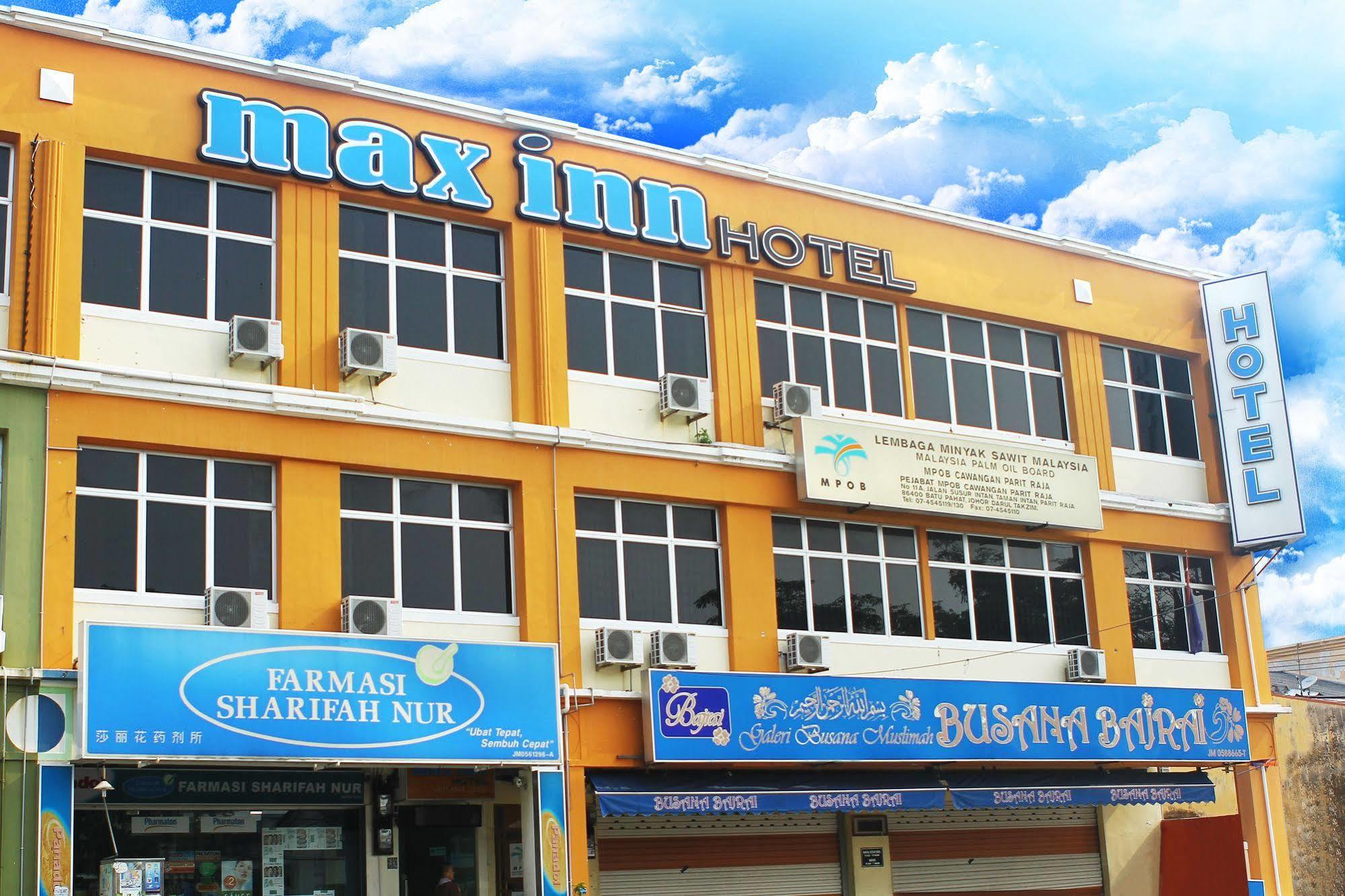 Max Inn Hotel Parit Raja Exterior foto